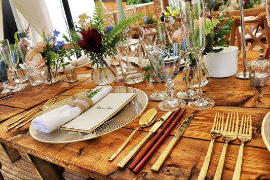 How to Arrange a Dining Table Correctly?