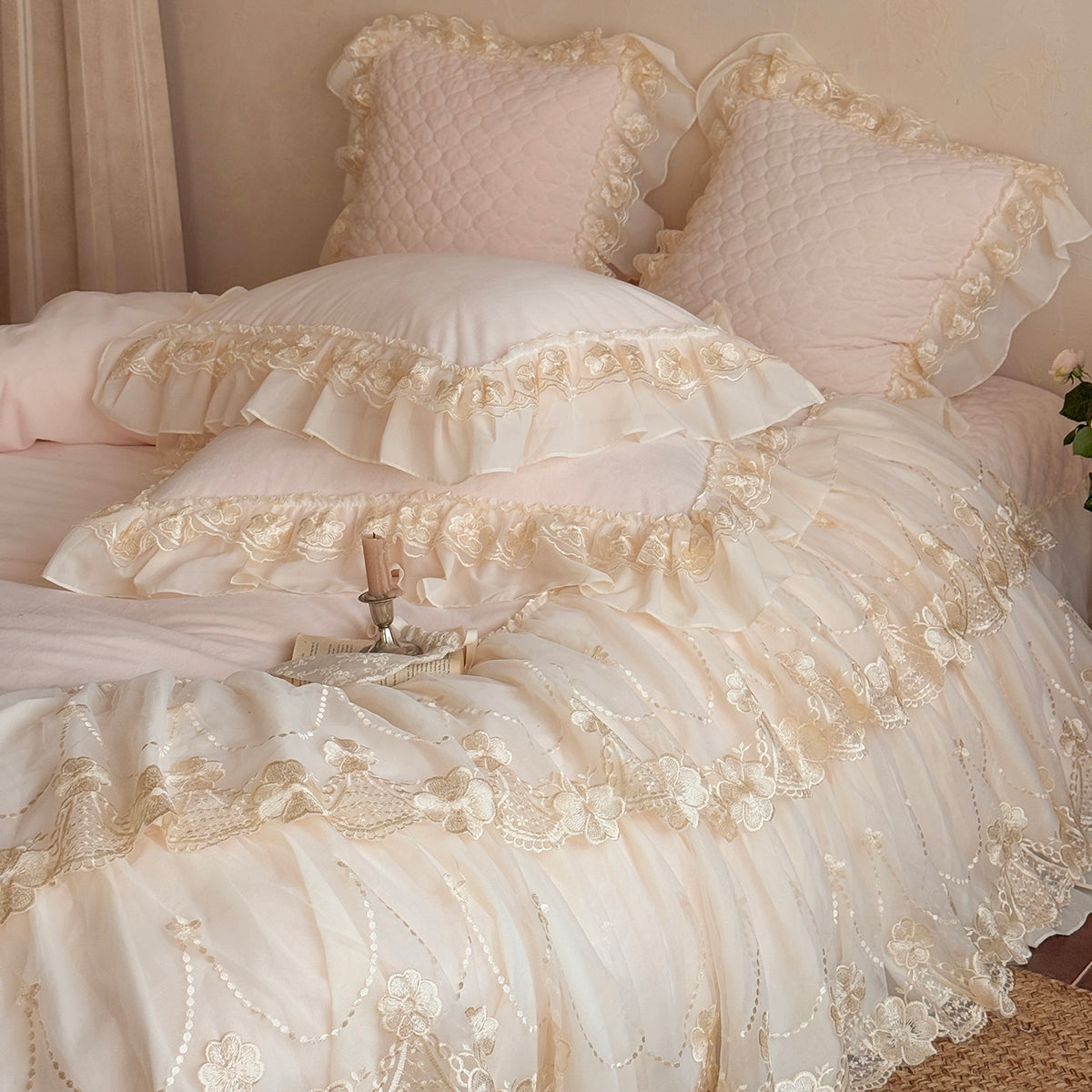French Romantic Four-Pieces Thickened Warm Double-Sided Baby Lace Trim Bed Set - Harmony Gallery