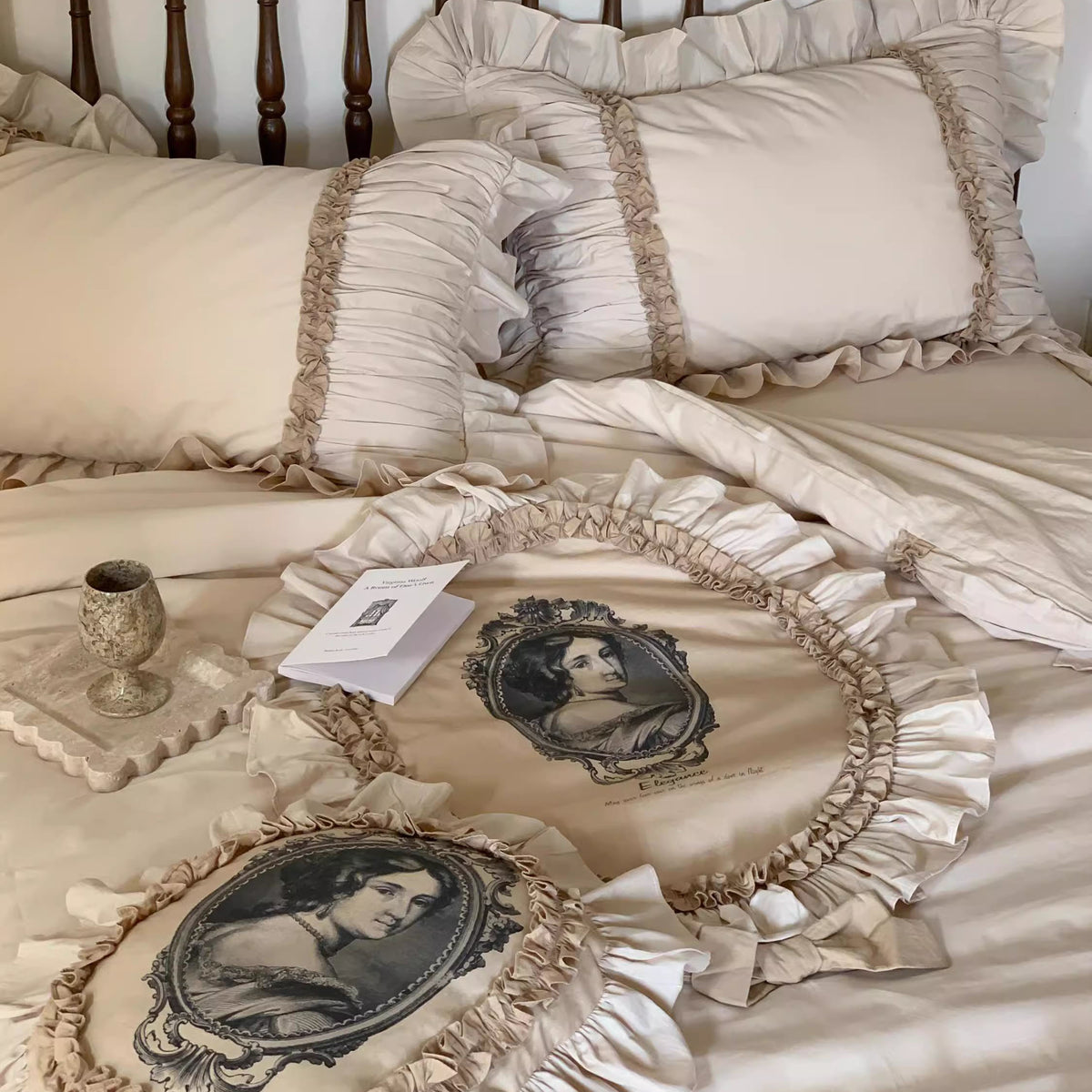 Romantic Paris Dream Four-piece Lace Figure Painting Cotton Bed Set - Harmony Gallery