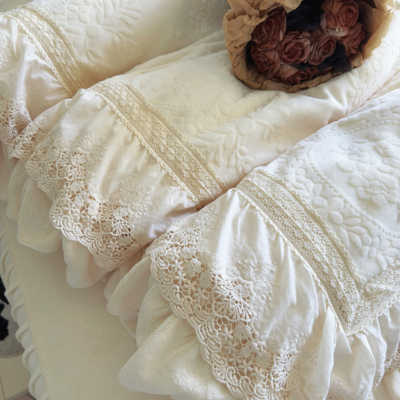 French Princess Retro Carved Milk Velvet Four-Piece Winter Coral Velvet Bed Set - Harmony Gallery