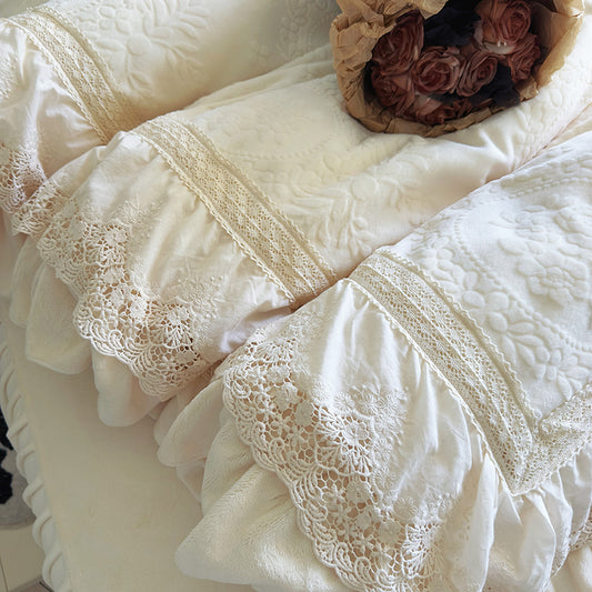 French Princess Retro Carved Milk Velvet Four-Piece Winter Coral Velvet Bed Set - Harmony Gallery