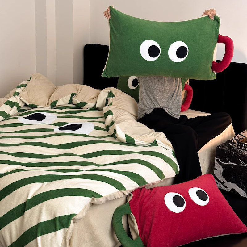 Big Eyes Queer Thickened Warm Milk Velvet Four-Piece Coral Bed Set - Harmony Gallery