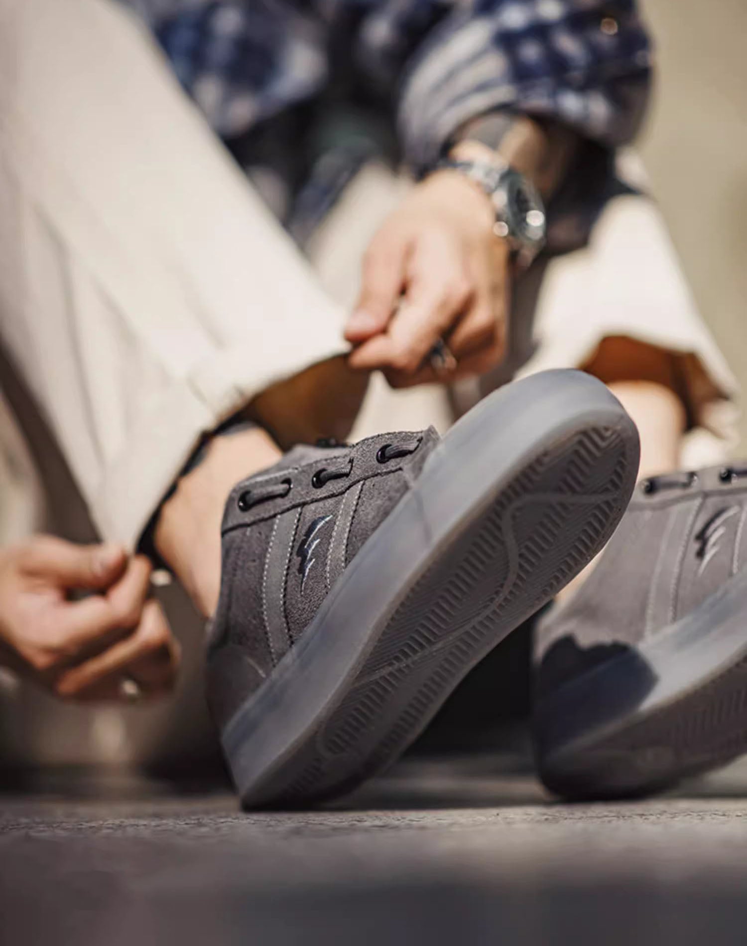 Architectural Building Gray Leather Versatile Men's Canvas Shoes - Harmony Gallery