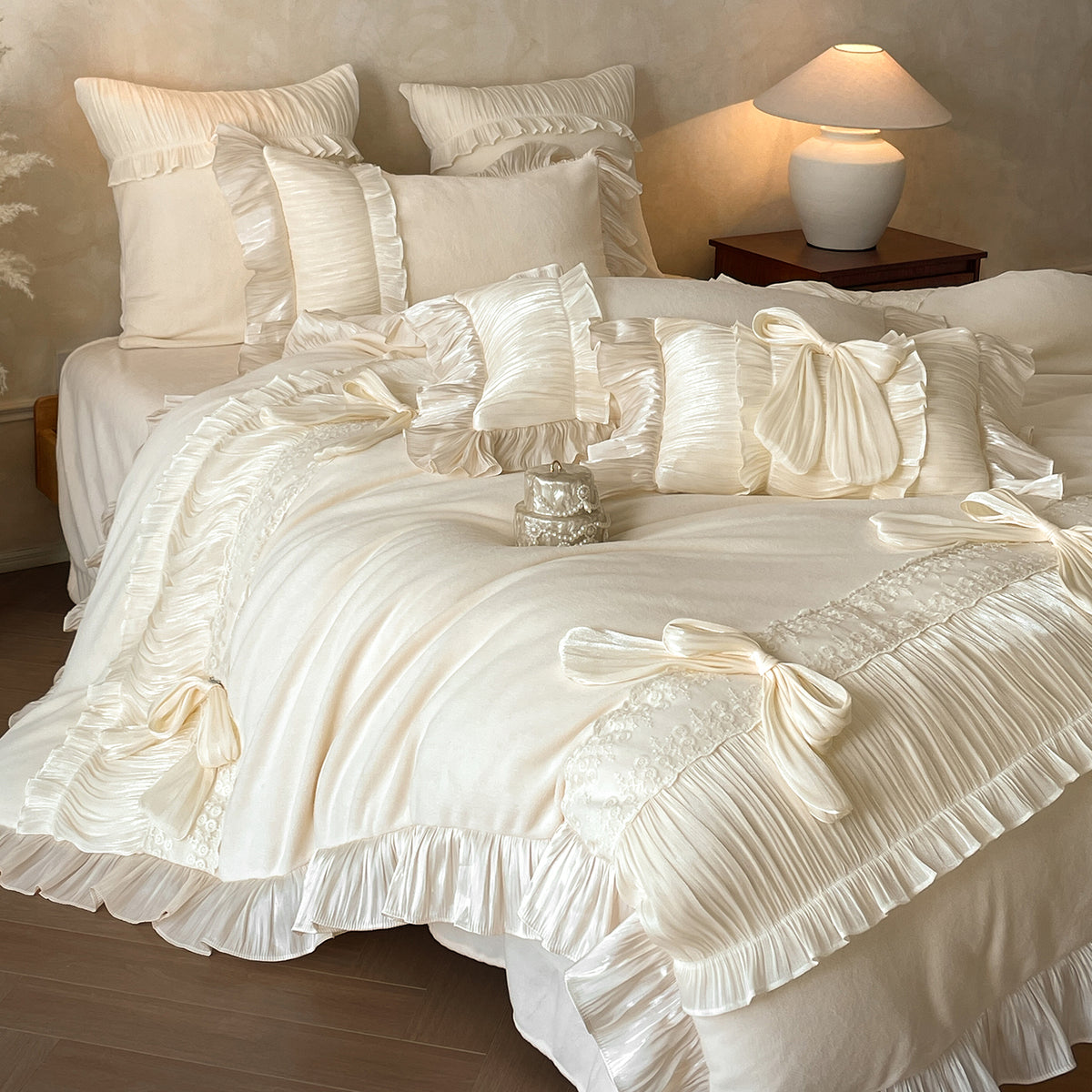 French Bow Knot Thickened And Warm Double-Sided Plush Four-Piece Bed Set - Harmony Gallery