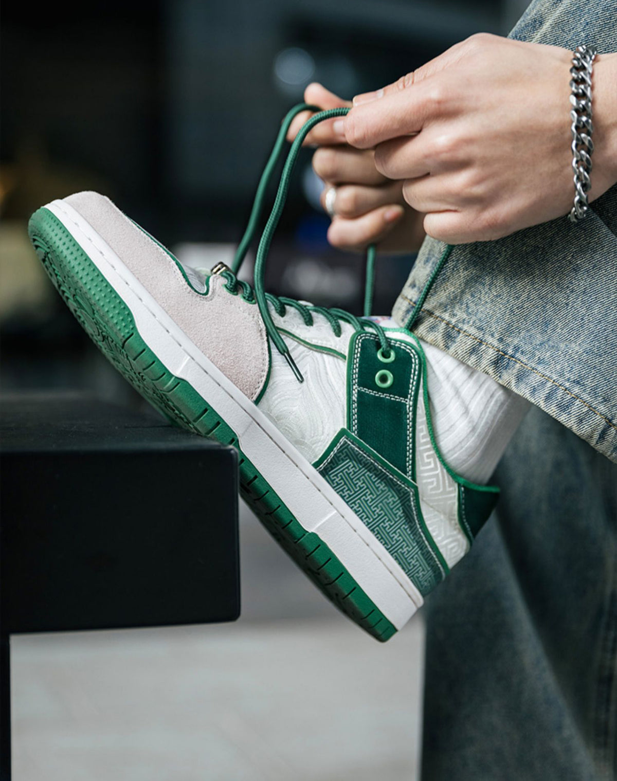 American Retro Fortune Silk Embroidery Thick-Soled Sports  Men's Casual Shoes - Harmony Gallery