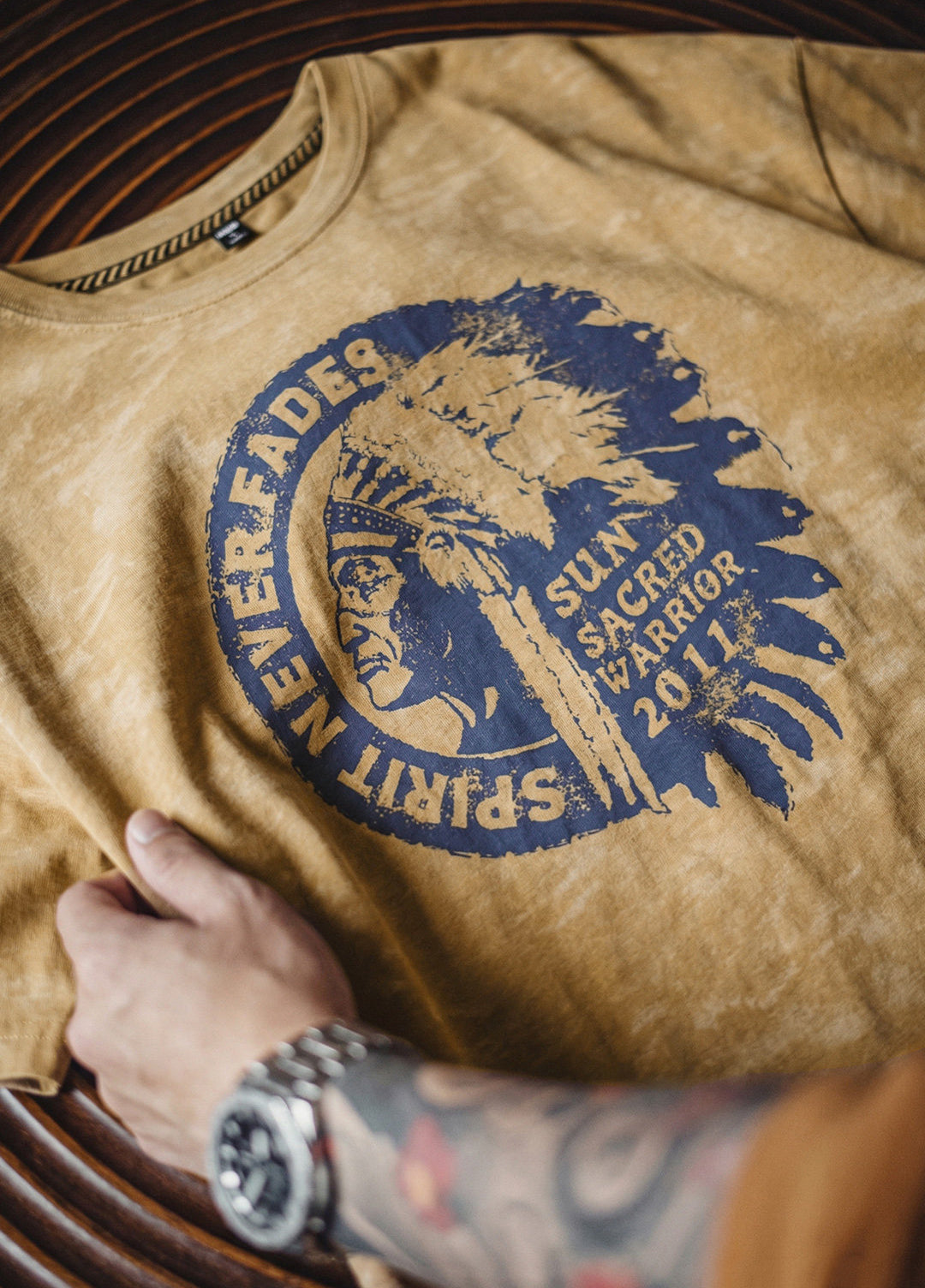 American Retro Batik Print  Distressed Wood Brown Daily Men's T-Shirt
